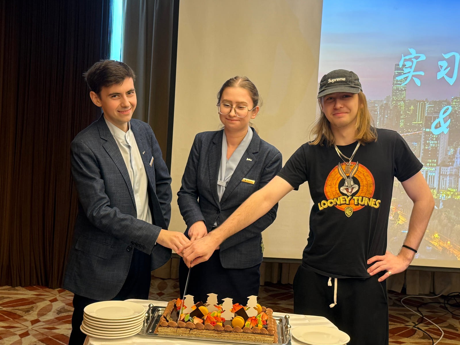 Outstanding interns in Radisson Blu Shanghai New W...